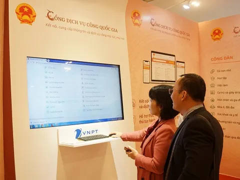 Đơn giản hóa thủ tục hành chính và ứng dụng CNTT tạo thuận lợi cho người tham gia BHXH