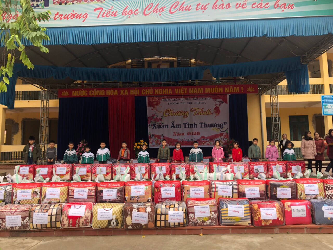 Công tác thanh thiếu niên chữ thập đỏ trường tiểu học thị trấn chợ chu, tỉnh Thái Nguyên