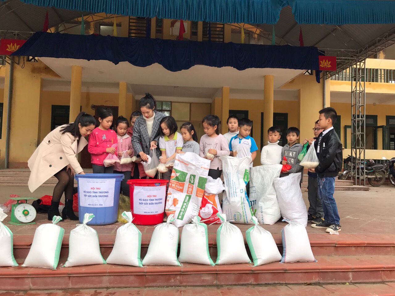 Công tác thanh thiếu niên chữ thập đỏ trường tiểu học thị trấn chợ chu, tỉnh Thái Nguyên 1