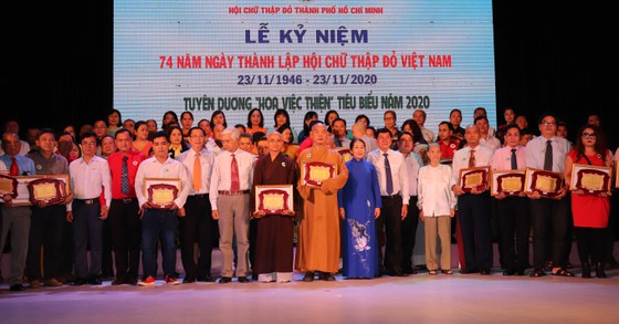 “Hoa việc thiện” giúp lan tỏa nghĩa tình của TPHCM 2