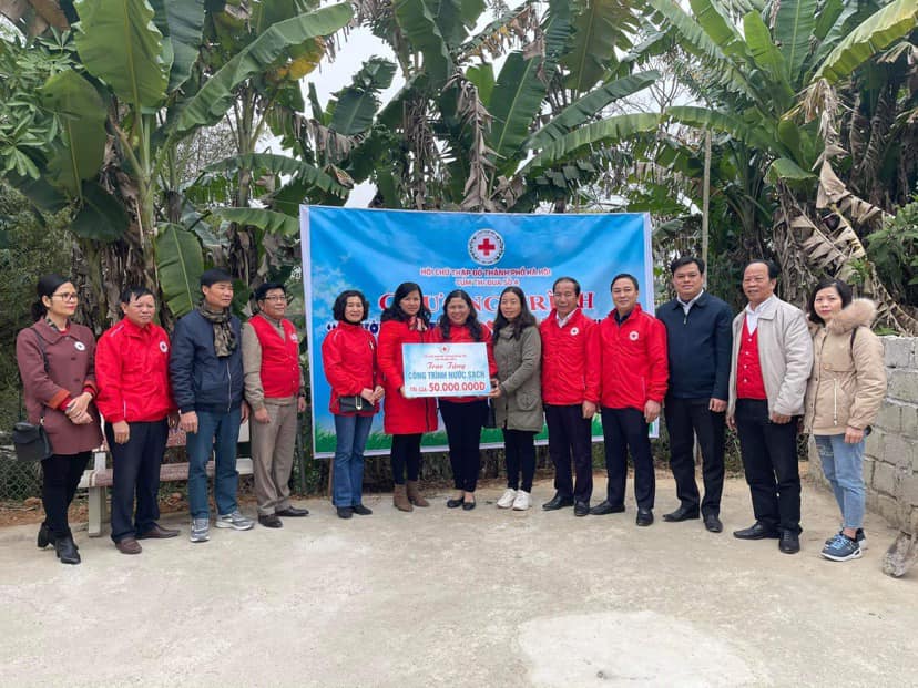 Hội Chữ thập đỏ huyện Thường Tín (Hà Nội) thăm tặng quà huyện Chi Lăng, tỉnh Lạng Sơn