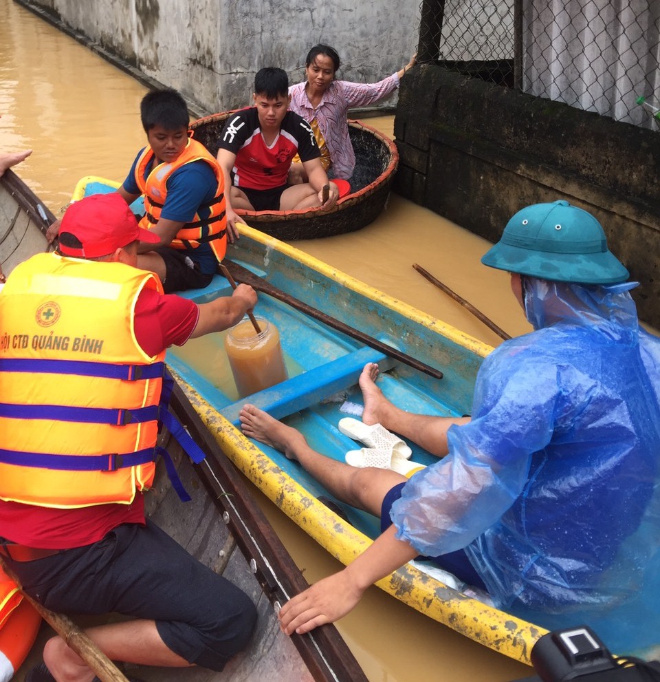 Hội Chữ thập đỏ tỉnh Quảng Bình: Triển khai cứu trợ nhân dân từ nguồn hàng viện trợ của Trung ương Hội Chữ thập đỏ Việt Nam.  1
