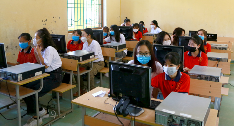 Hội CTĐ huyện Yên Sơn, tỉnh Tuyên Quang: Tặng 15 máy tính cho Trường THCS Trung Sơn