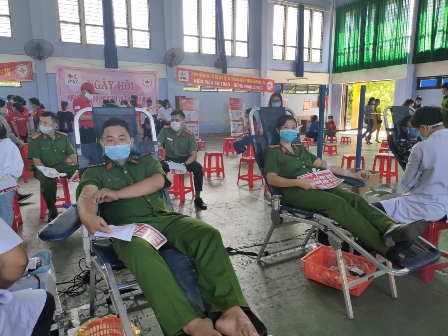 Hội CTĐ Thừa Thiên - Huế: Tuyên truyền phòng chống dịch bệnh kết hợp vận động hiến máu tình nguyện 2