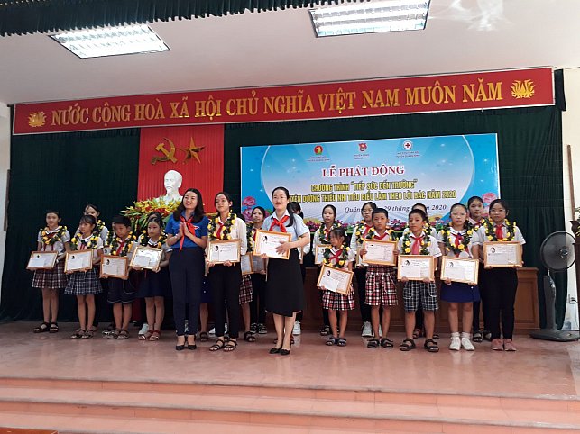 Huyện Quảng Ninh, tỉnh Quảng Bình: Phát động Chương trình “Tiếp sức đến trường” năm học 2020-2021.  1