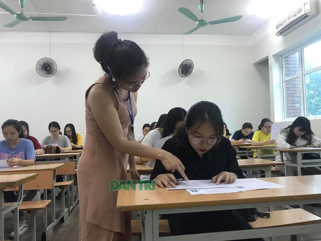 GS Nguyễn Minh Thuyết: Nên quy định giá “trần” và “sàn” cho SGK mới - 2