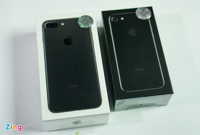 Mở hộp iPhone 7, 7 Plus chính hãng đầu tiên tại Việt Nam