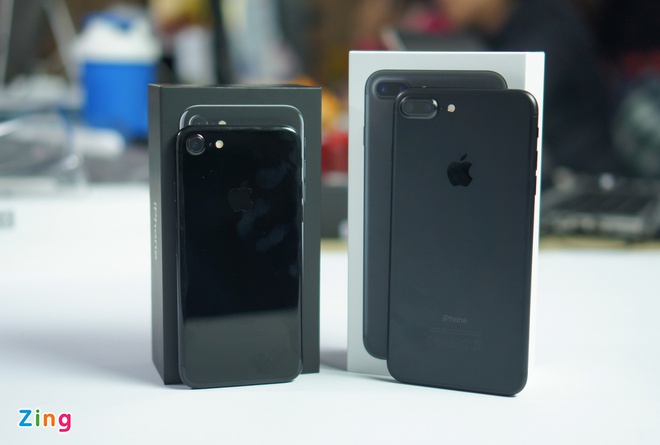 Mở hộp iPhone 7, 7 Plus chính hãng đầu tiên tại Việt Nam