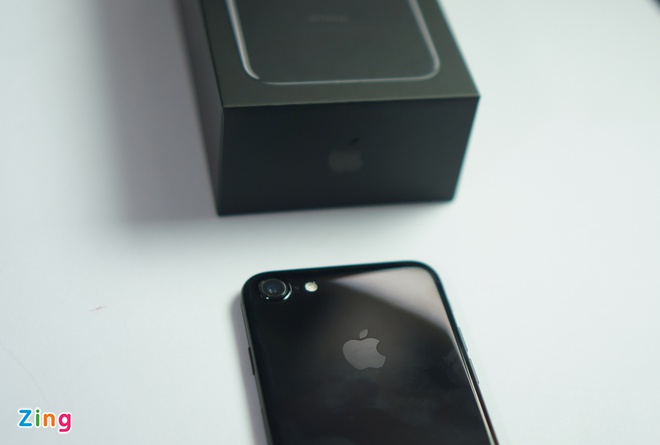 Mở hộp iPhone 7, 7 Plus chính hãng đầu tiên tại Việt Nam