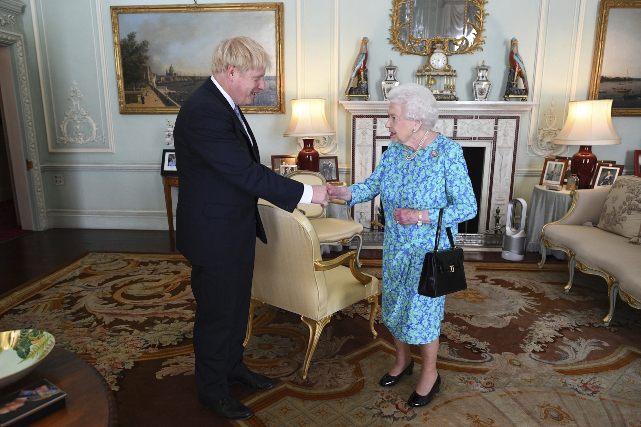 190724-boris-johnson-queen-elizabeth-al-1045_968114a3317992bb3dca26dab6812e6f