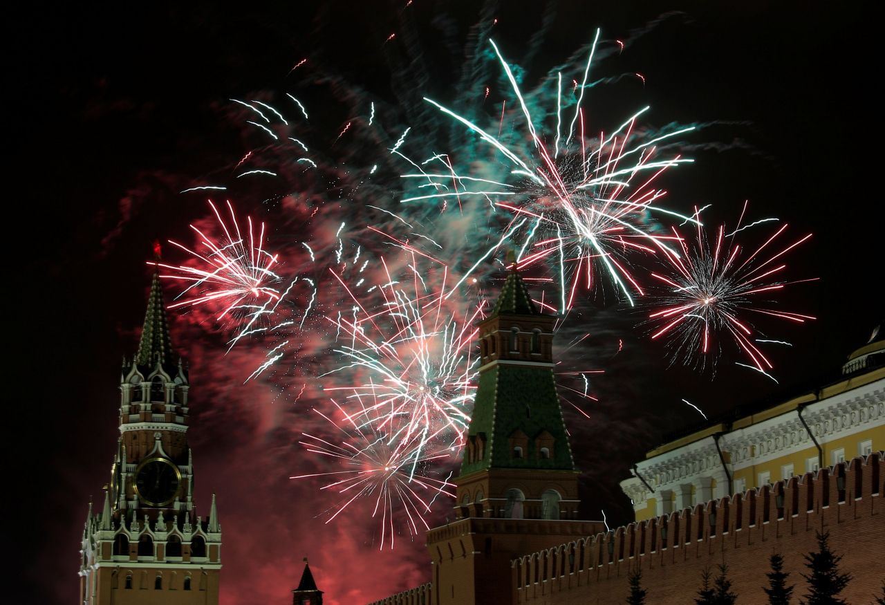 20191231-t-213621-z-598284011-rc-2-l-6-e-92-dv-2-hrtrmadp-3-newyearrussiafireworks-1577835453553