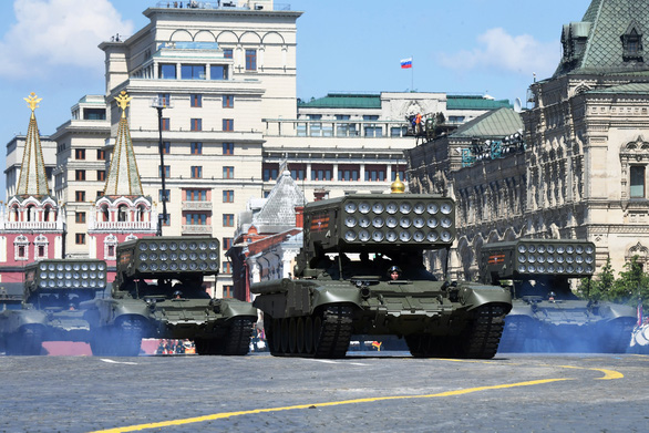 2020-06-24t083329z1073836679rc2kfh9kgf10rtrmadp3ww2-anniversary-russia-parade-15929878918531204412314