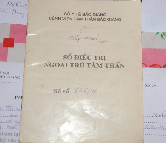 Đi phụ hồ, người phụ nữ nghèo nguy kịch vì gạch rơi trúng đầu