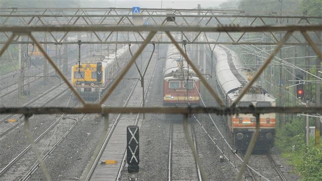 3 sinh viên bị tàu cán chết vì chụp ảnh selfie trên đường ray