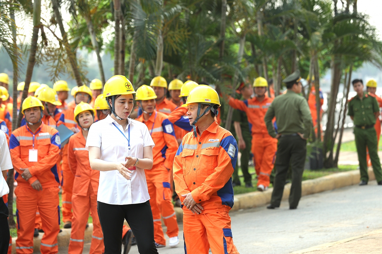 Bà Đỗ Nguyệt Ánh trực tiếp chỉ huy tại hiện trường diễn tập