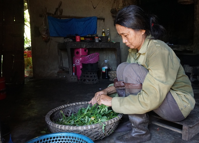 Xót xa gia đình cả năm không mấy khi được ăn cơm có thịt