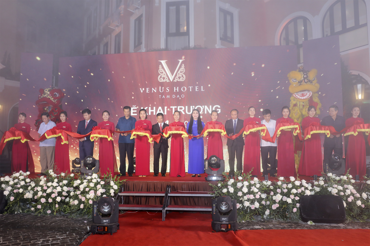 Cat-bang-khai-truong-Venus-Hotel-Tam-Dao