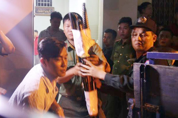 Hàng trăm vũ khí nguy hiểm trong cửa hàng 