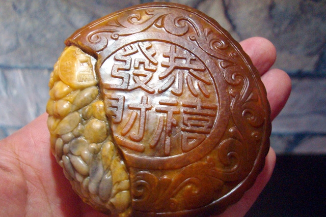 Ngon mắt những chiếc bánh trung thu từ... vàng ròng, ngọc bích