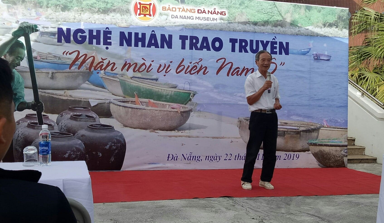 ng Trần Ngọc Vinh - Chủ tịch Hội làng nghề mắm Nam Ô chia sẻ, truyền kinh nghiệm