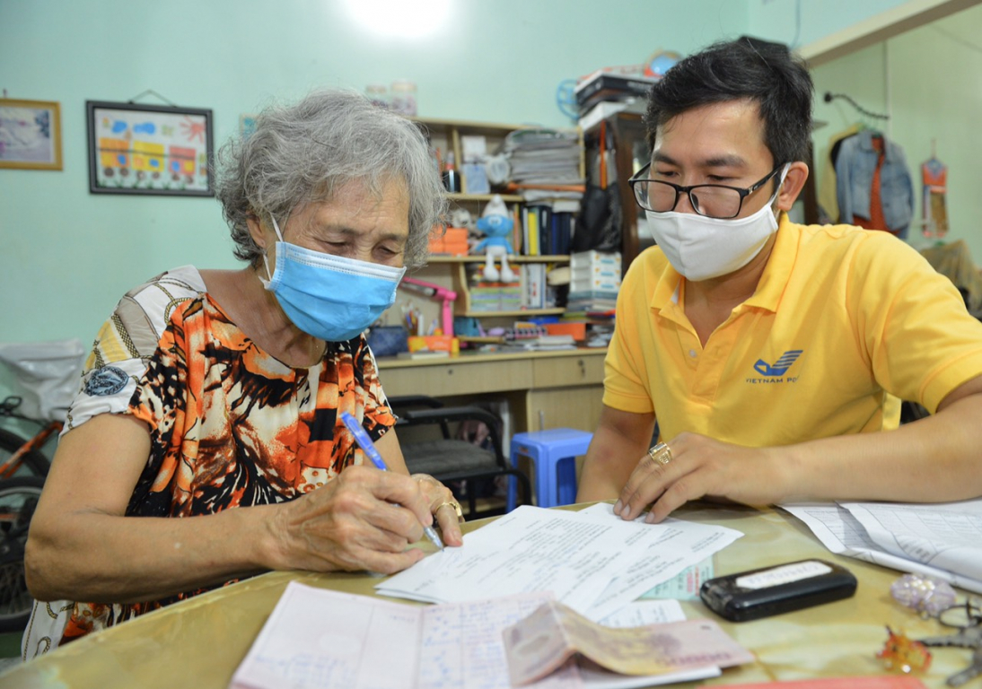 Nguoi huong phan khoi khi duoc nhan luong huu, tro cap BHXH tai nha o phuong Tan Dinh, Quan 1, TP.Ho