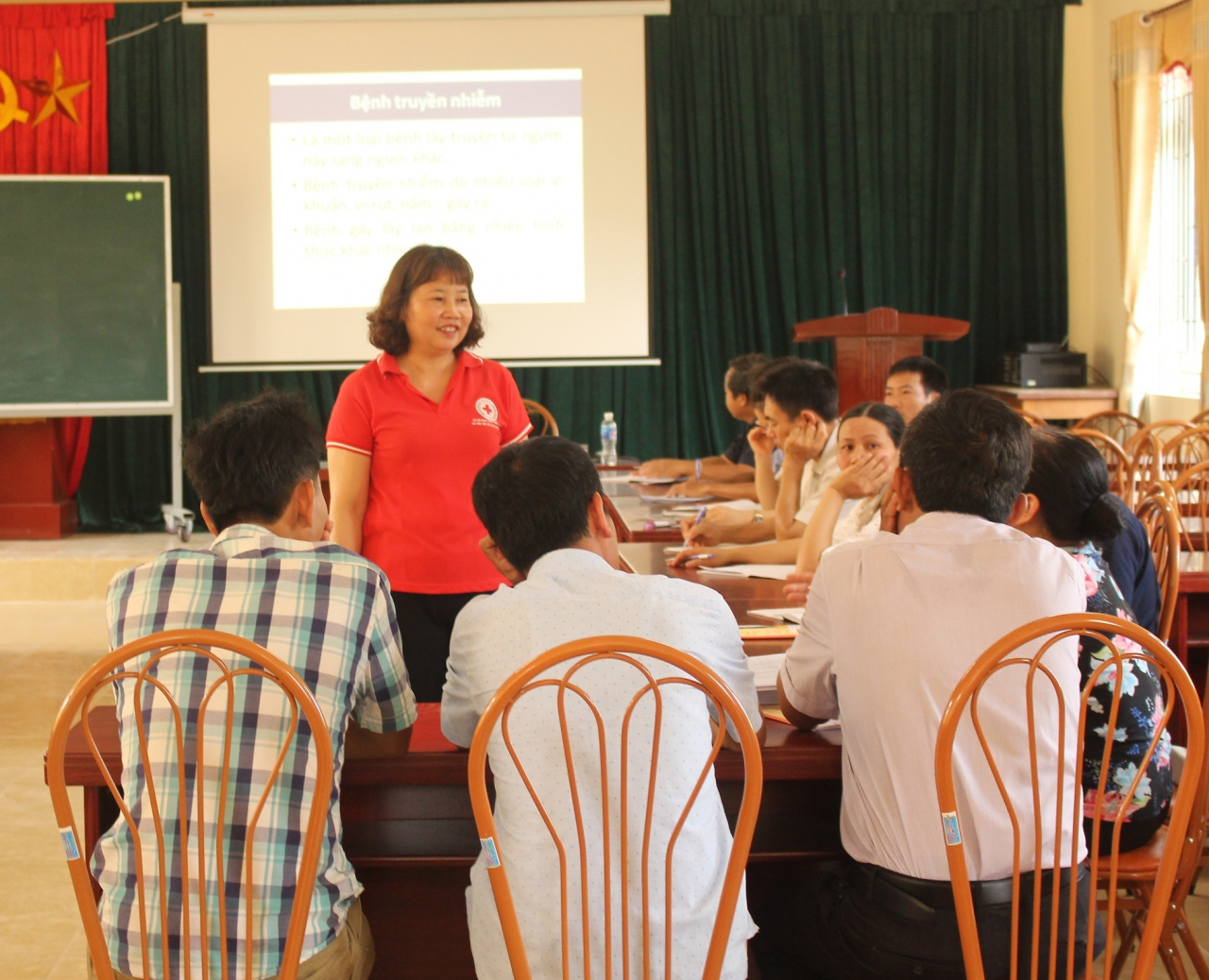 Quang cảnh lớp tập huấn truyền thông tại xã Khoan Dụ