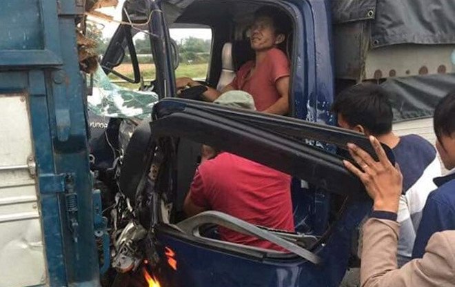 tai xe bi tong lien tiep tren cao toc ha noi thai nguyen