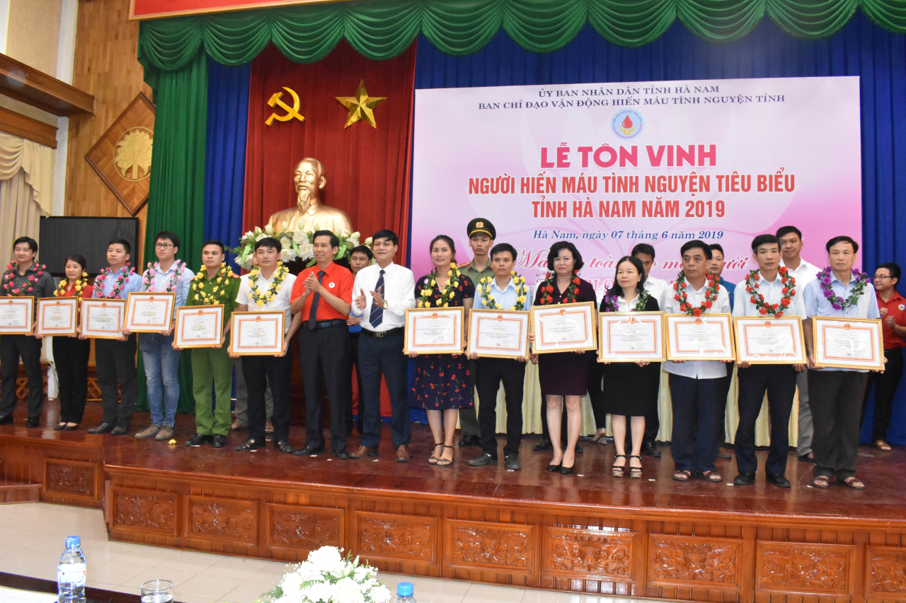 Tập thể, cá nhân nhận Bằng khen của TW Hội CTĐ VN