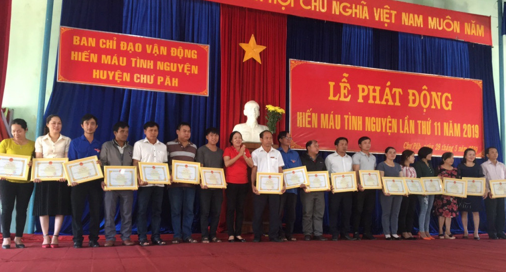 T¶n vinh 27 cß nhÔn c¾ thÓnh tÝch trong phong trÓo HMTN