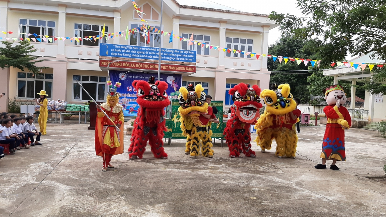 Toàn cảnh Đội Lân 04 đầu, tại  buổi tổ chức Trung Thu Chia sẻ yêu thương nam 2019