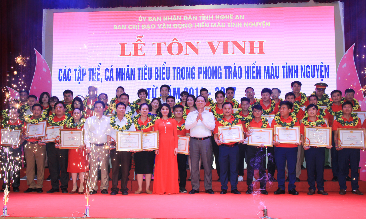 Ton-vinh-8-ca-nhan-42-tap-the-tich-cuc-trong-phong-trao-hien-mau-tinh-nguyen-5