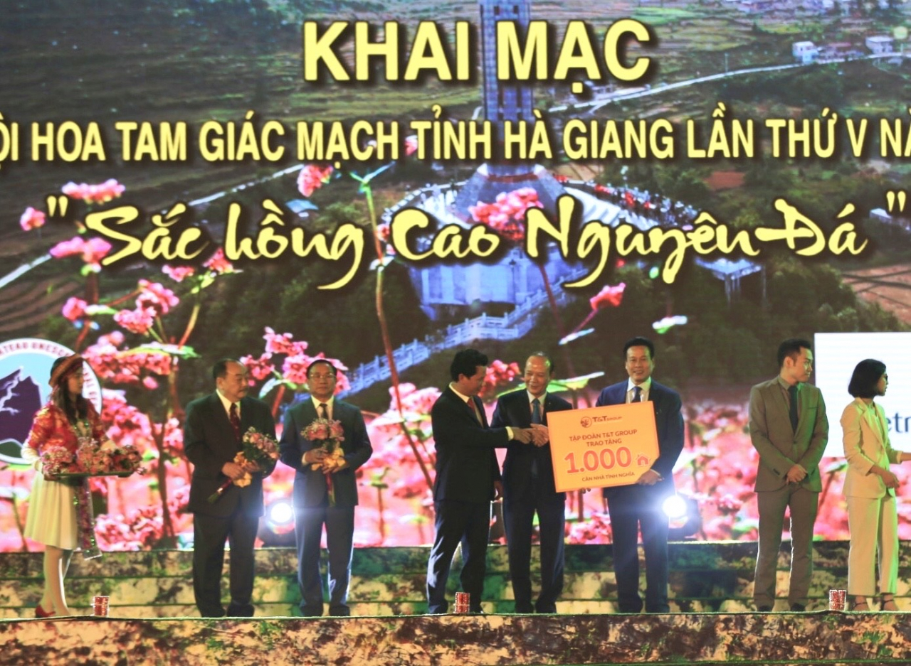 T&T Group  trao tang 1000 can nha tinh nghia
