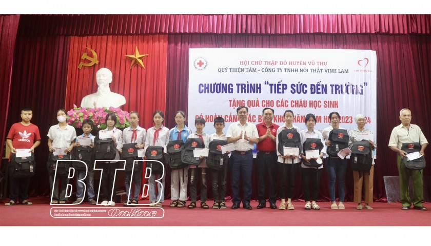 hoi-chu-thap-do-huyen-vu-thu-to-chuc-chuong-trinh-tiep-suc-den-truong-17422429082023-1693326030.jpeg