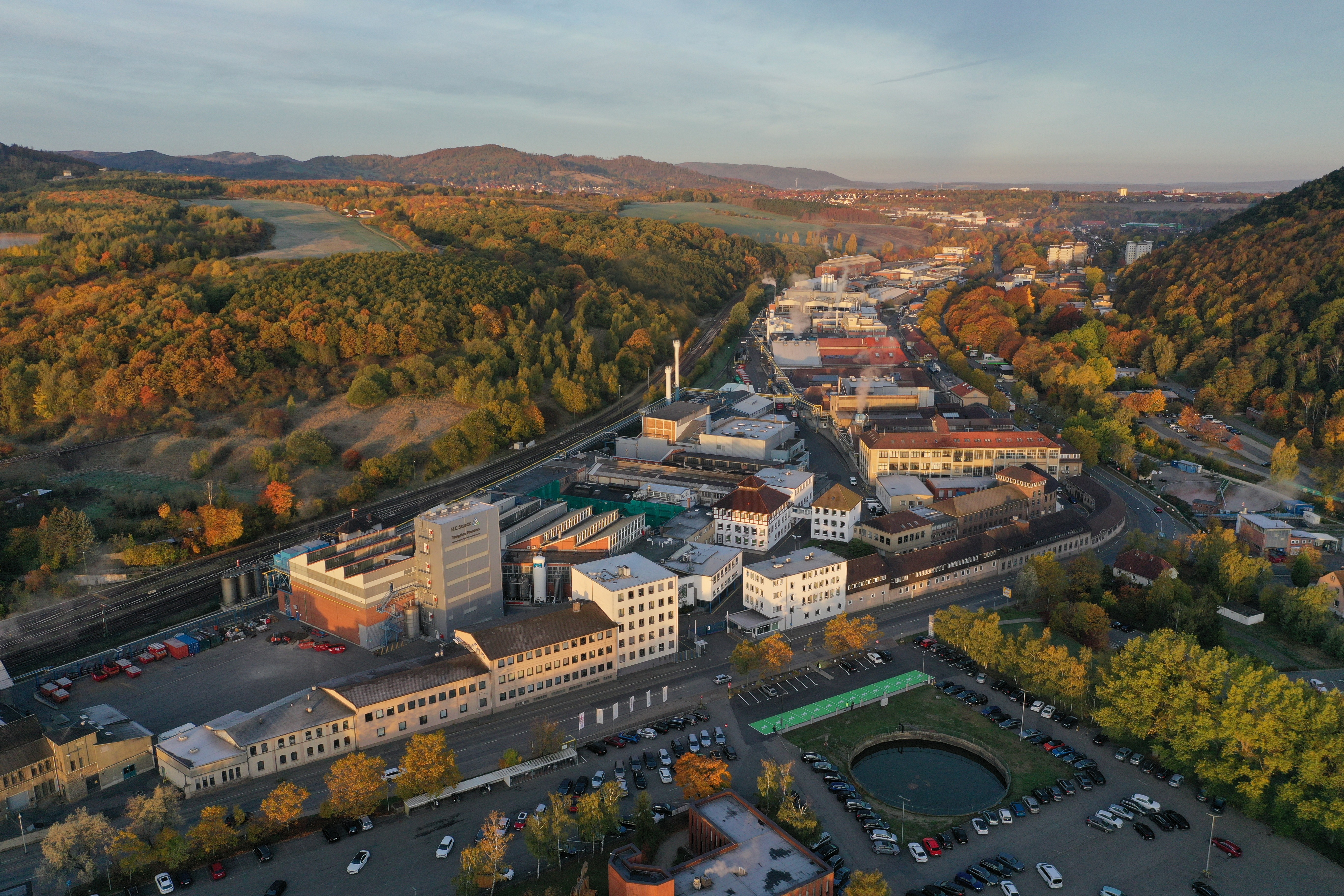 hc-nha-may-cua-starck-holding-o-goslar-duc-1-1717144176.jpg