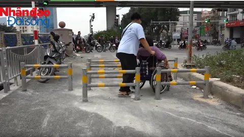 Người khuyết tật và barie hè phố