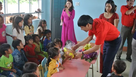 Các công trình, mô hình nhân đạo tạo sinh kế thoát nghèo bền vững cho người dân