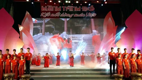 Sôi nổi gala "Giọt hồng xứ Thanh"
