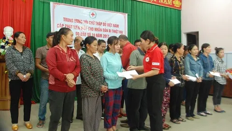 Nghệ An: Hỗ trợ nhân dân bị thiệt hại do bão