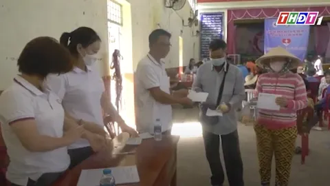 Hội Chữ thập đỏ tỉnh Đồng Tháp khám bệnh phát thuốc miễn phí cho người bán vé số huyện Tam Nông