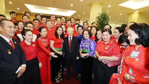 Tổng Bí thư Nguyễn Phú Trọng gặp mặt 80 đại biểu tiêu biểu Hội Chữ thập đỏ Việt Nam lần thứ XI