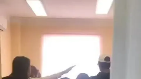 Điều tra bác sĩ ở Nga khám bệnh cho 10 người cùng một lúc