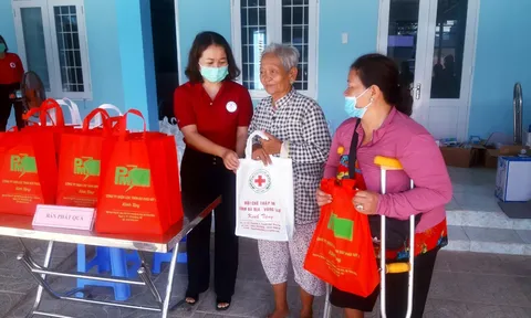 Hội Chữ thập đỏ tỉnh Bà Rịa - Vũng tàu: Khám bệnh, phát thuốc và tặng quà cho 250 hộ nghèo