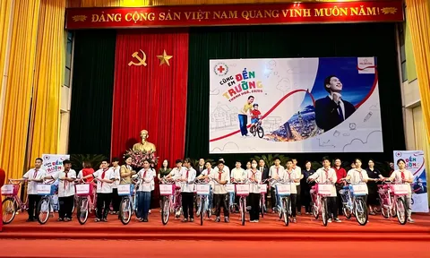 Thanh Hóa: “Cùng em đến trường” tặng 67 xe đạp cho học sinh nghèo vượt khó