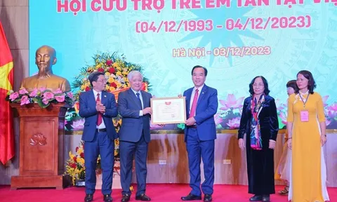 Vận động nguồn lực để bảo vệ, chăm sóc và trợ giúp trẻ em khuyết tật