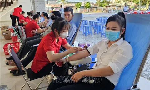 Chia sẻ niềm vui trong hoạt động hiến máu cứu người