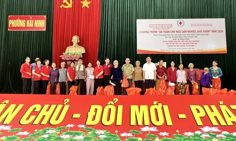 Thanh Hóa: Hội Chữ thập đỏ tổ chức tặng quà cho 200 ngư dân thị xã Nghi Sơn
