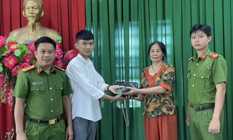 Trả lại tài sản trị giá trên 200 triệu đồng cho người đánh mất