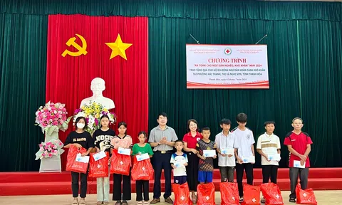 Thanh Hóa: Trao quà cho ngư dân nghèo, khó khăn tại thị xã Nghi Sơn