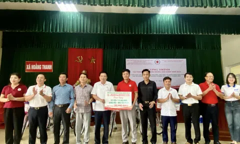 Thanh Hóa: Hội CTĐ trao quà cho ngư dân nghèo, khó khăn tại huyện Hoằng Hóa