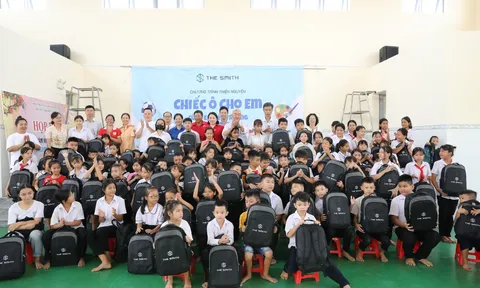 "Chiếc ô cho em" đồng hành cùng học sinh vượt khó, vững bước đến trường năm học 2024 - 2025